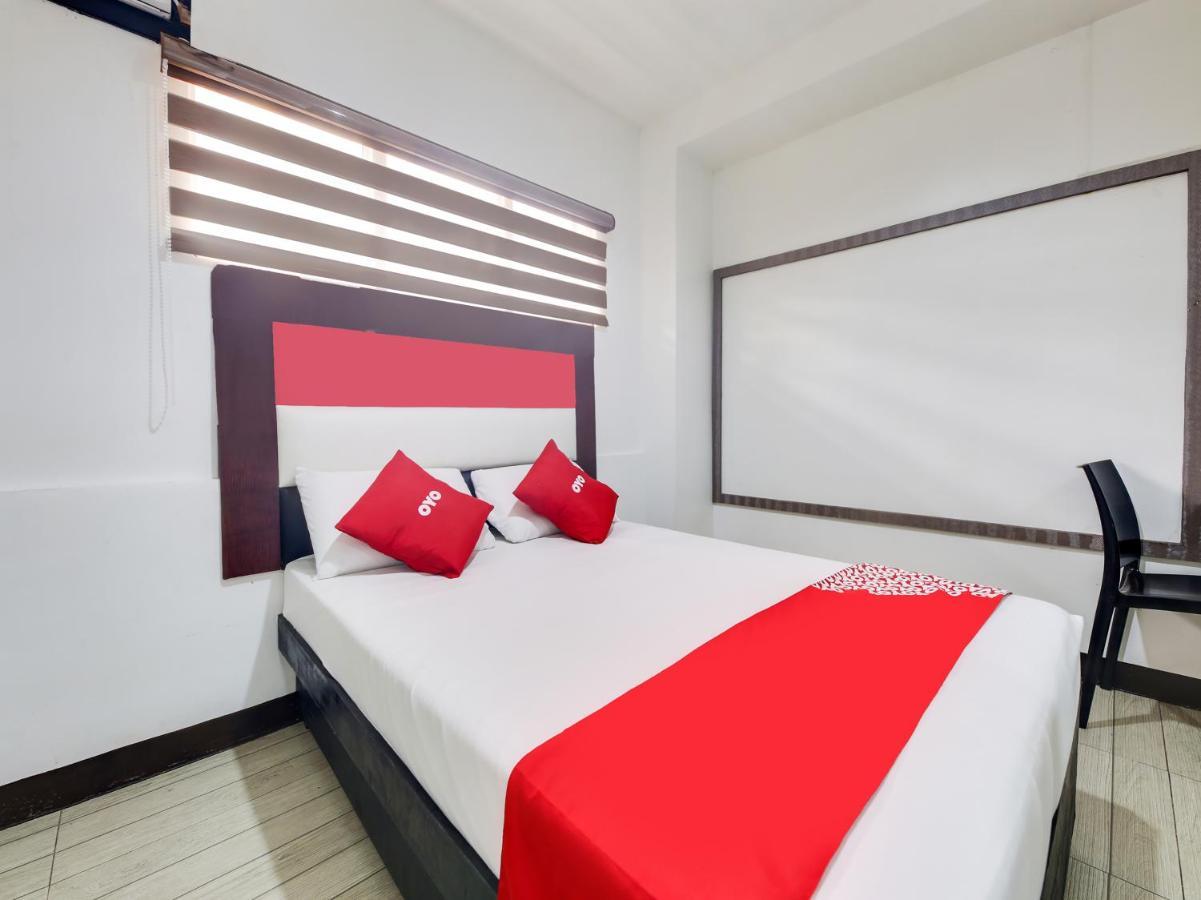 Oyo 895 Golden Majestic Pension Inn Manilla Buitenkant foto