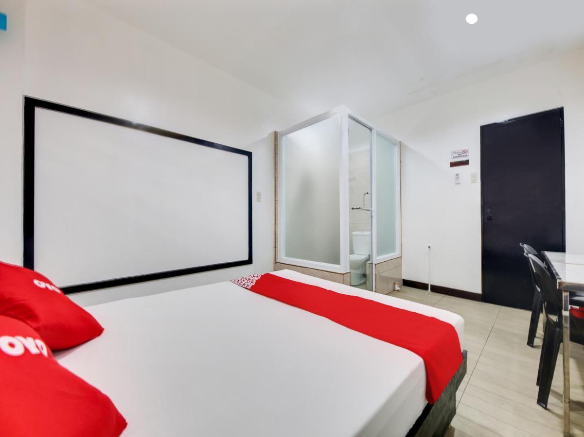 Oyo 895 Golden Majestic Pension Inn Manilla Buitenkant foto