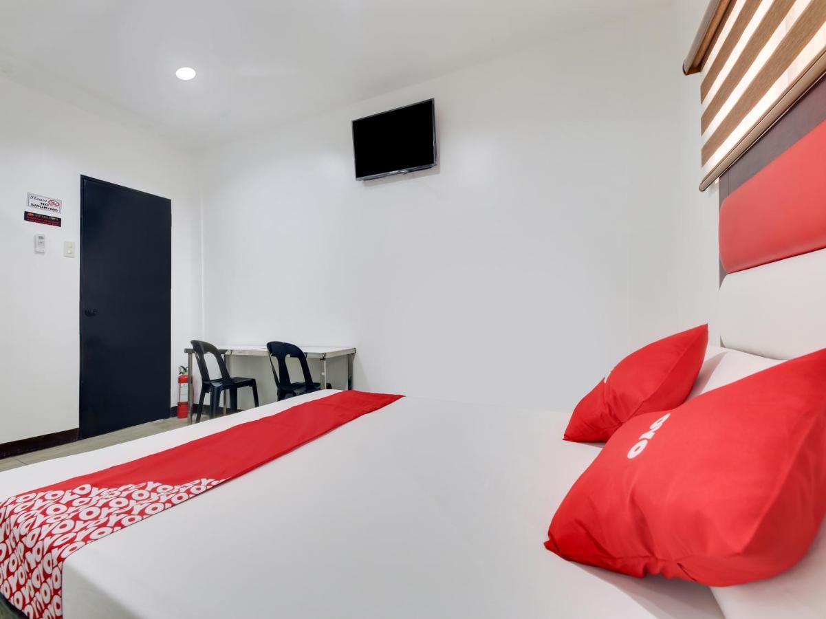 Oyo 895 Golden Majestic Pension Inn Manilla Buitenkant foto