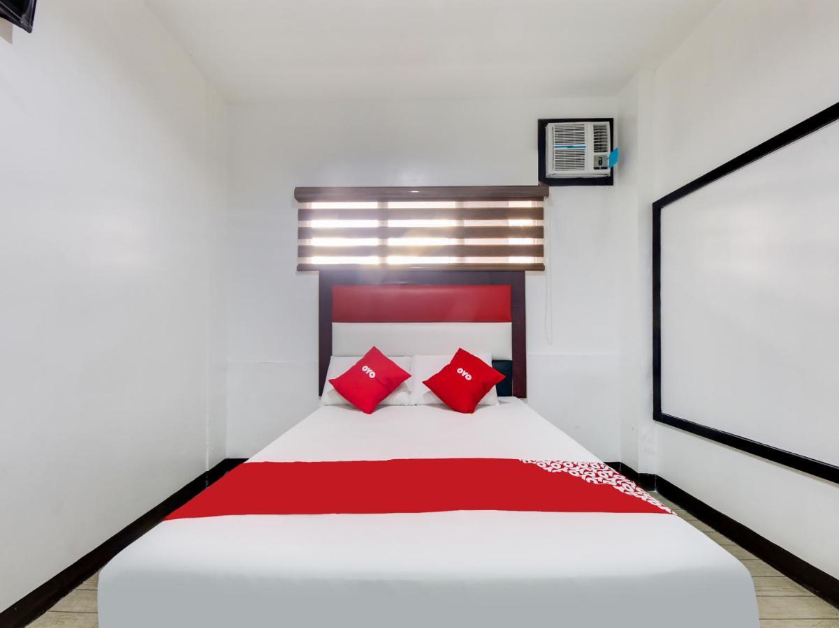 Oyo 895 Golden Majestic Pension Inn Manilla Buitenkant foto