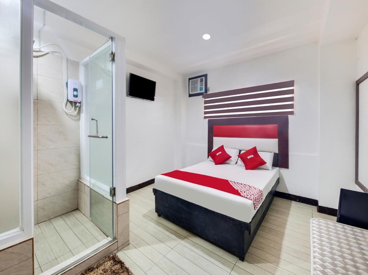 Oyo 895 Golden Majestic Pension Inn Manilla Buitenkant foto