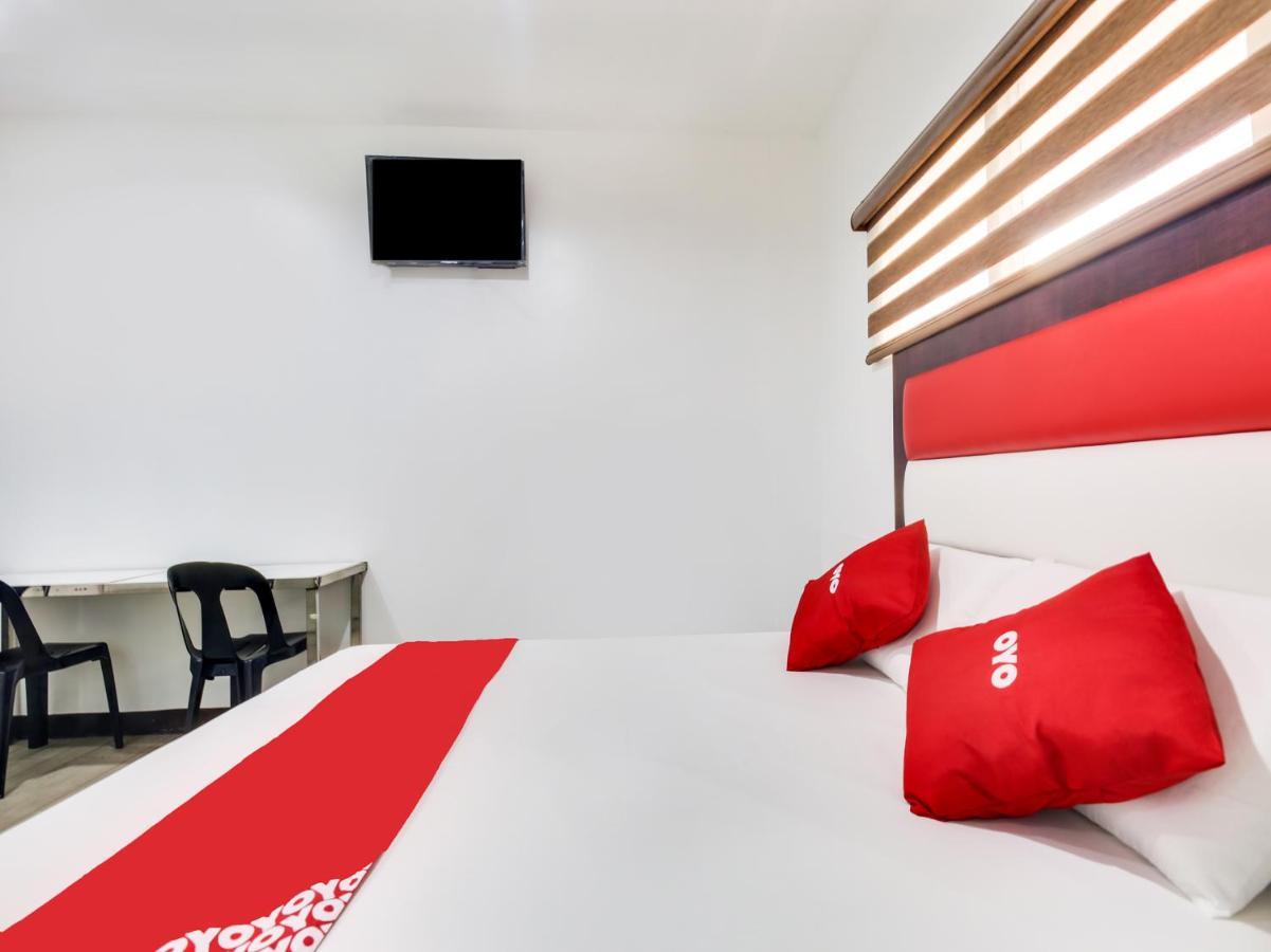 Oyo 895 Golden Majestic Pension Inn Manilla Buitenkant foto