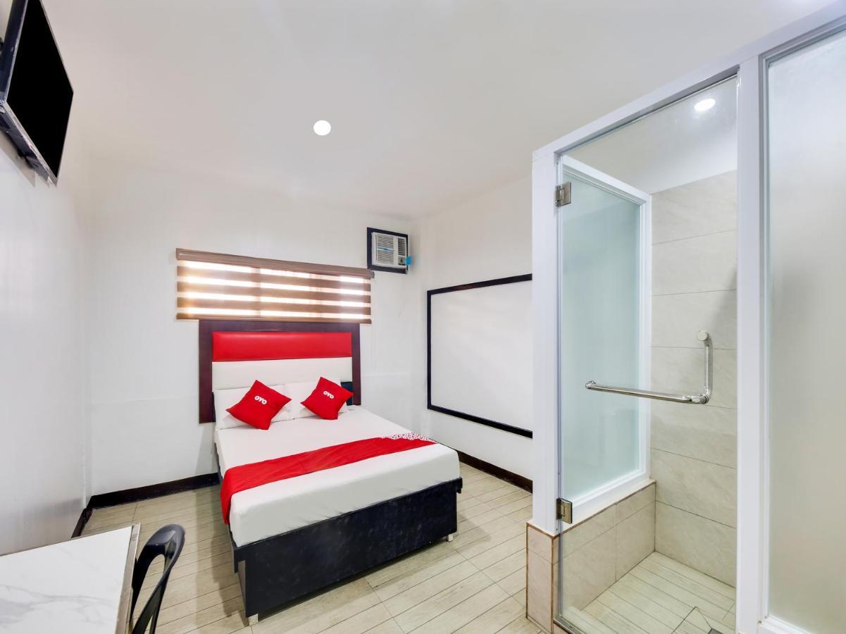 Oyo 895 Golden Majestic Pension Inn Manilla Buitenkant foto