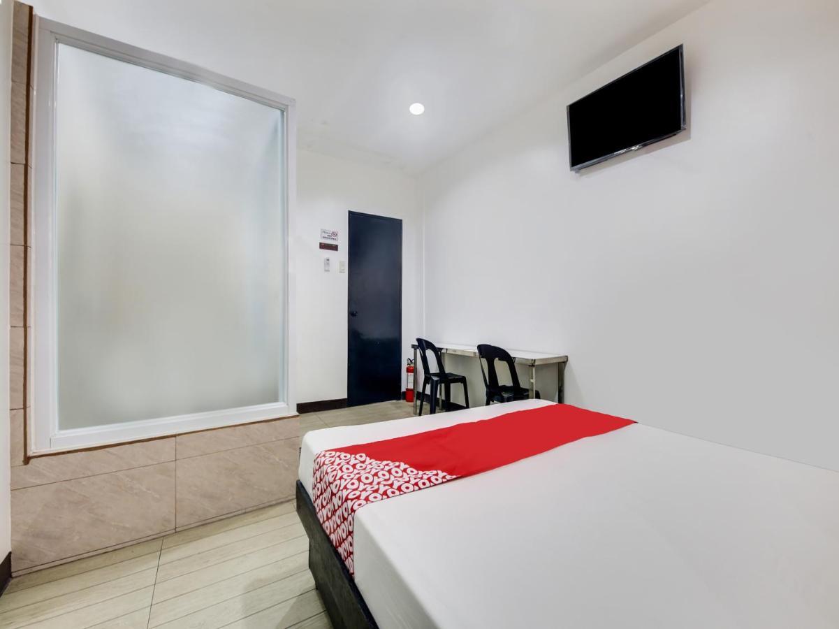 Oyo 895 Golden Majestic Pension Inn Manilla Buitenkant foto